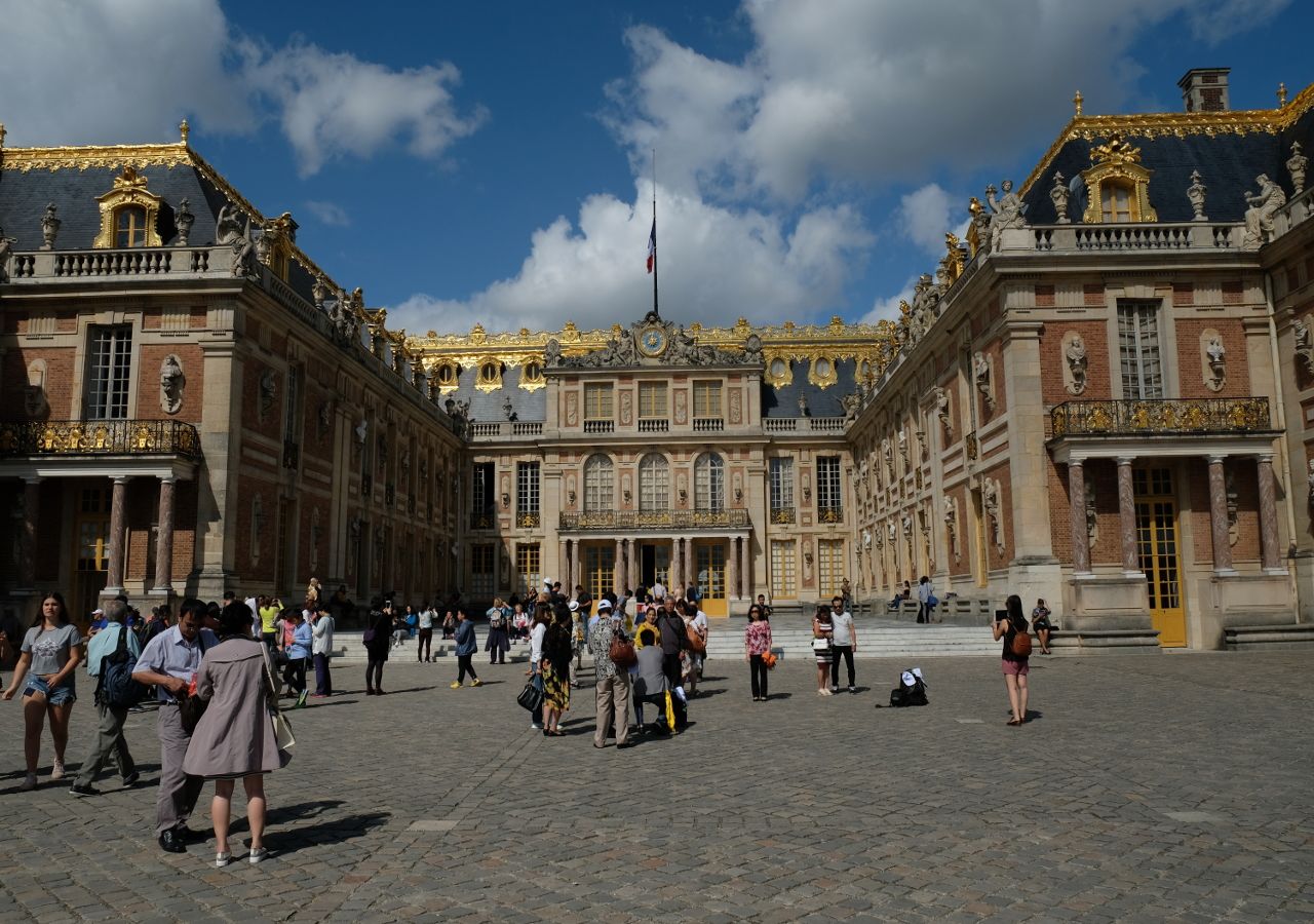 Closing Time at Versailles: Small Group, Less Crowd, Garden Show, Guide - from Paris