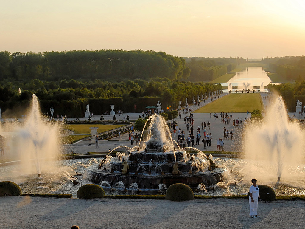 Versailles Palace and Trianon: Audio Guided Tour – from Paris