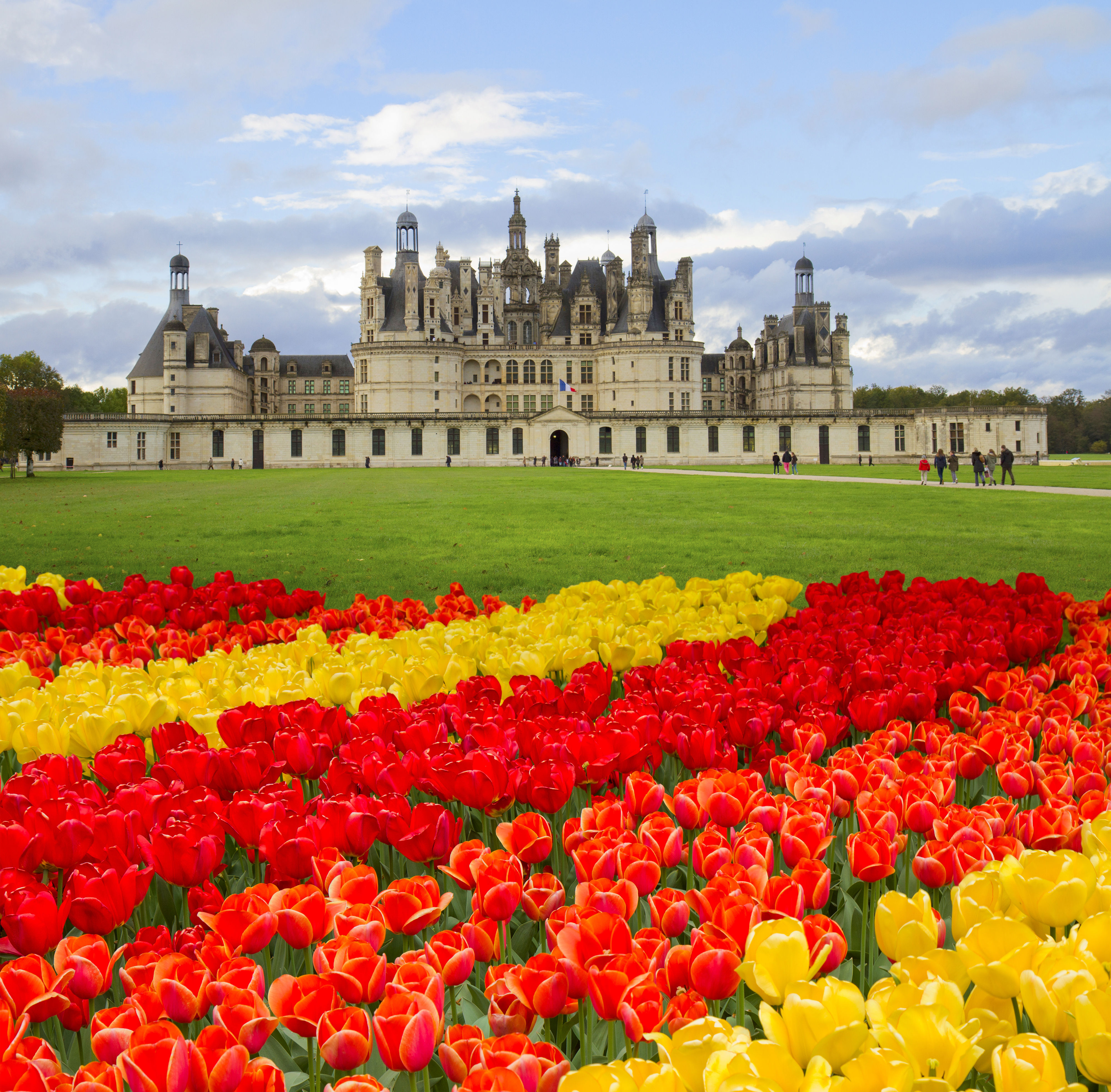 Mont Saint Michel and Loire Valley: 2 days, 4-star Accommodation, Meals, Guide – from Paris