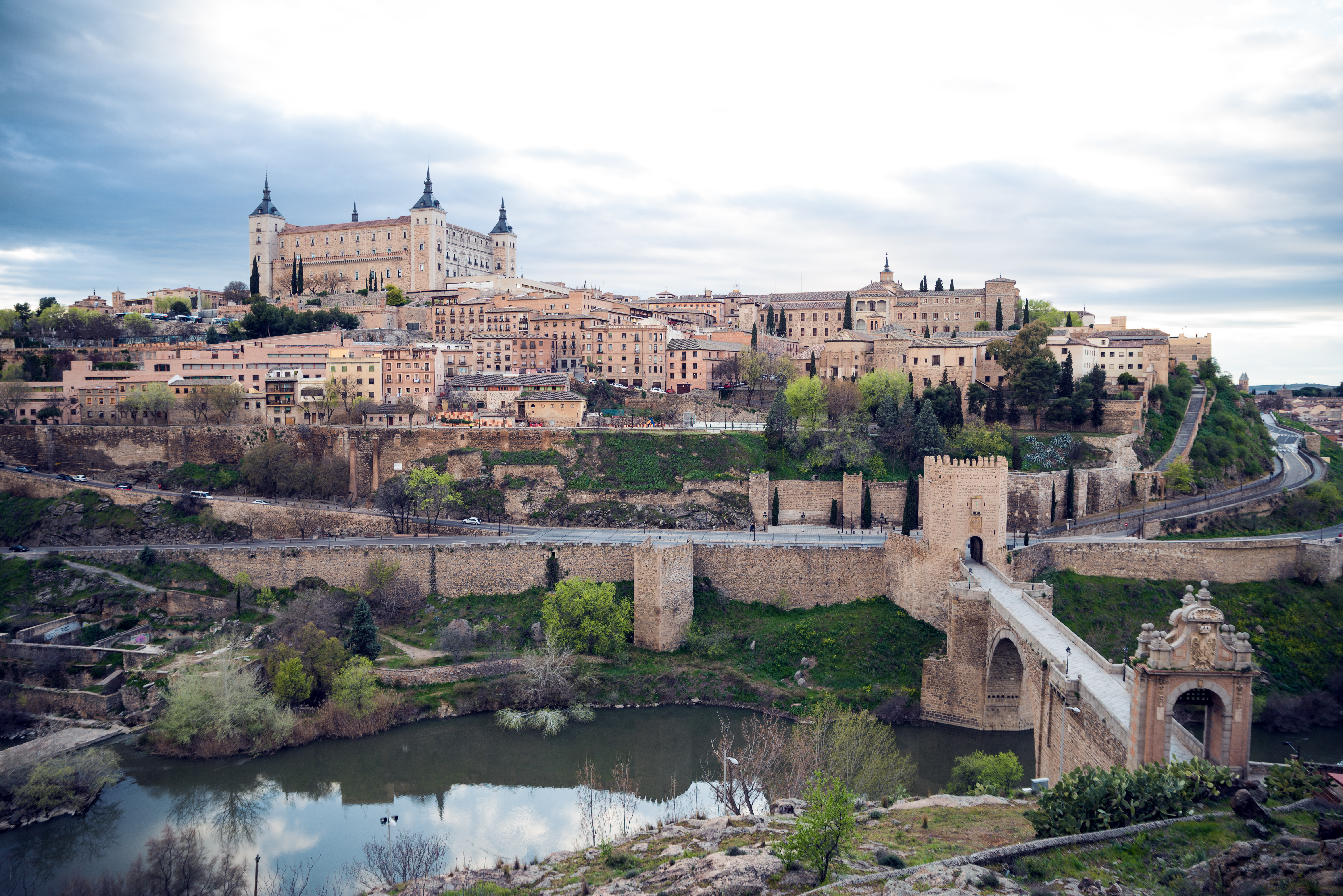 Spanish Stunners: Full Day Toledo Tour with Wine n’ Tapas Tasting at Castilla–La Mancha