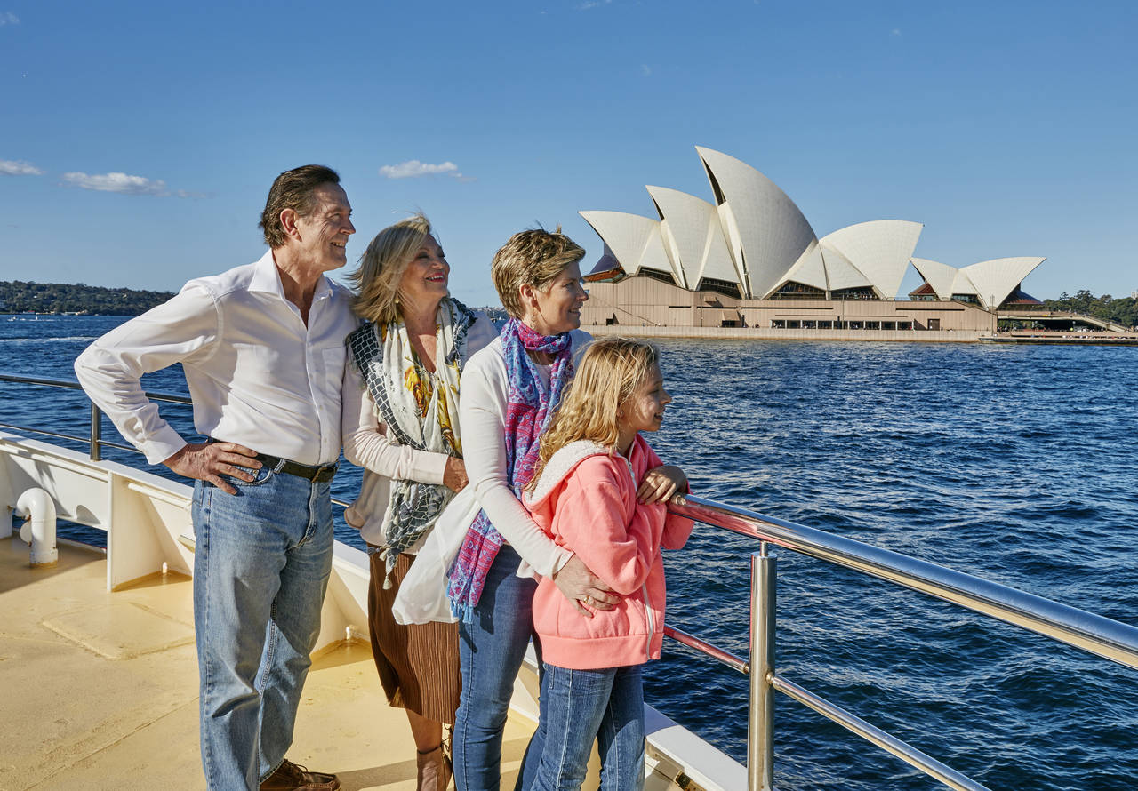 Обеденный круиз по верхней палубе Sydney Harbour