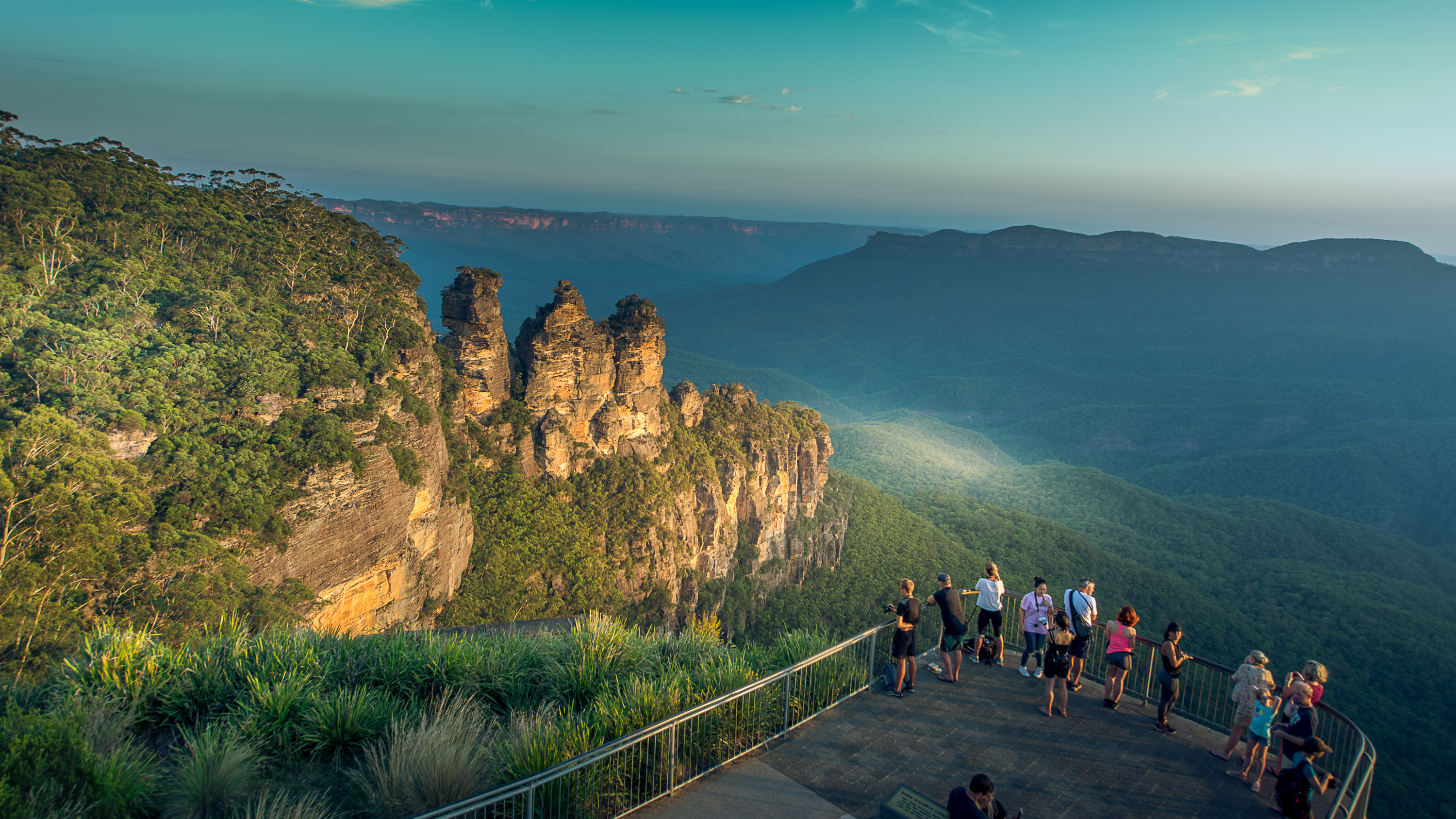 Blue Mountains Day Tour: Lincoln's Rock, Wentworth Falls, Bush Afternoon Tea & More!