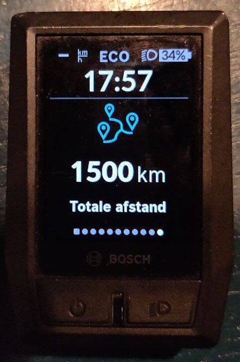 Cargo bike computer indicating total distance traveled is 1500km in dutch