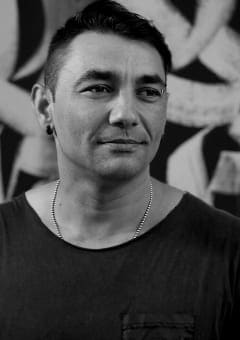 Sebastian Eric London Londra UK  Hrisq Zebra Bacau Romania Sunrise Maraton Sunwaves Untold Neversea Molotov Vama Veche Raresh Telurian Sunriseghub Londra London Bucuresti Priku Arapu arpiar Fuse home 338 E1 