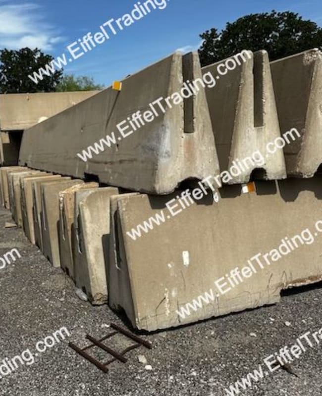 800LF of 36" Single Slope Barrier Wall-1