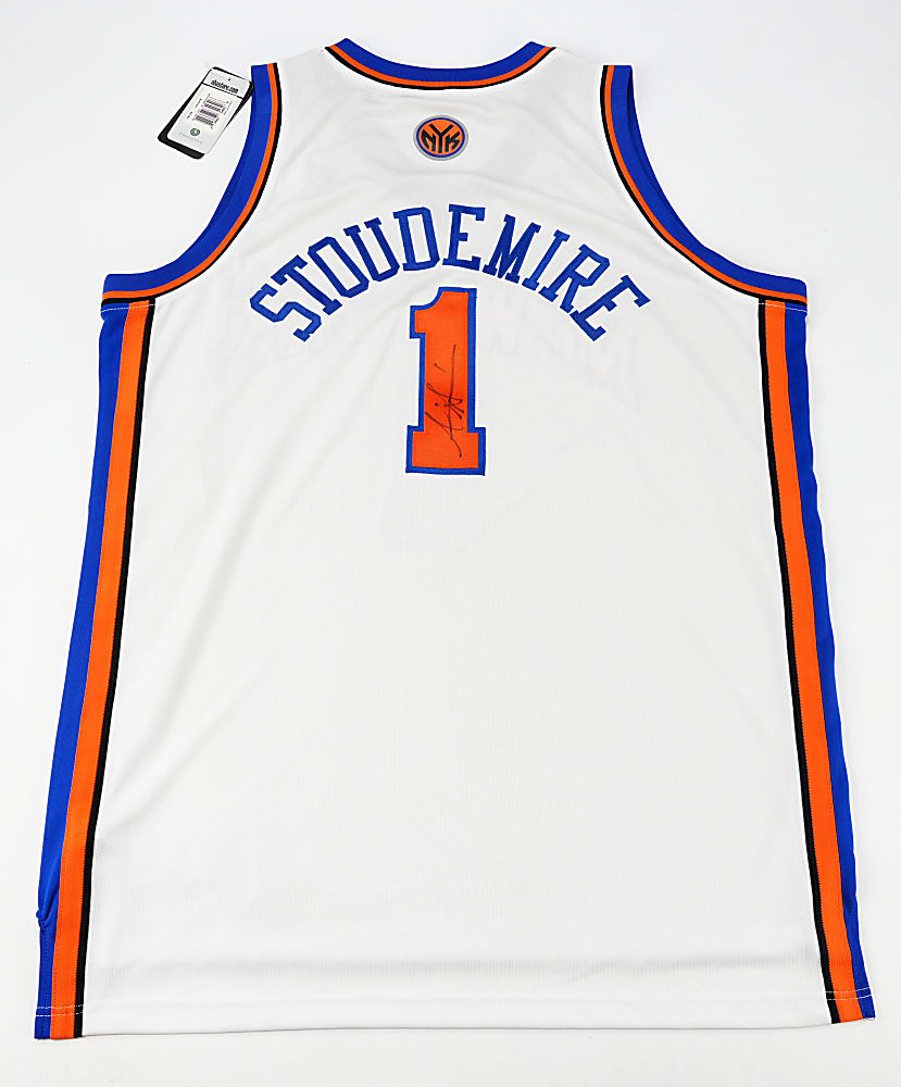 New York Knicks Signed Collection (12) with Carmelo Anthony - All With Knicks Team Authentication
