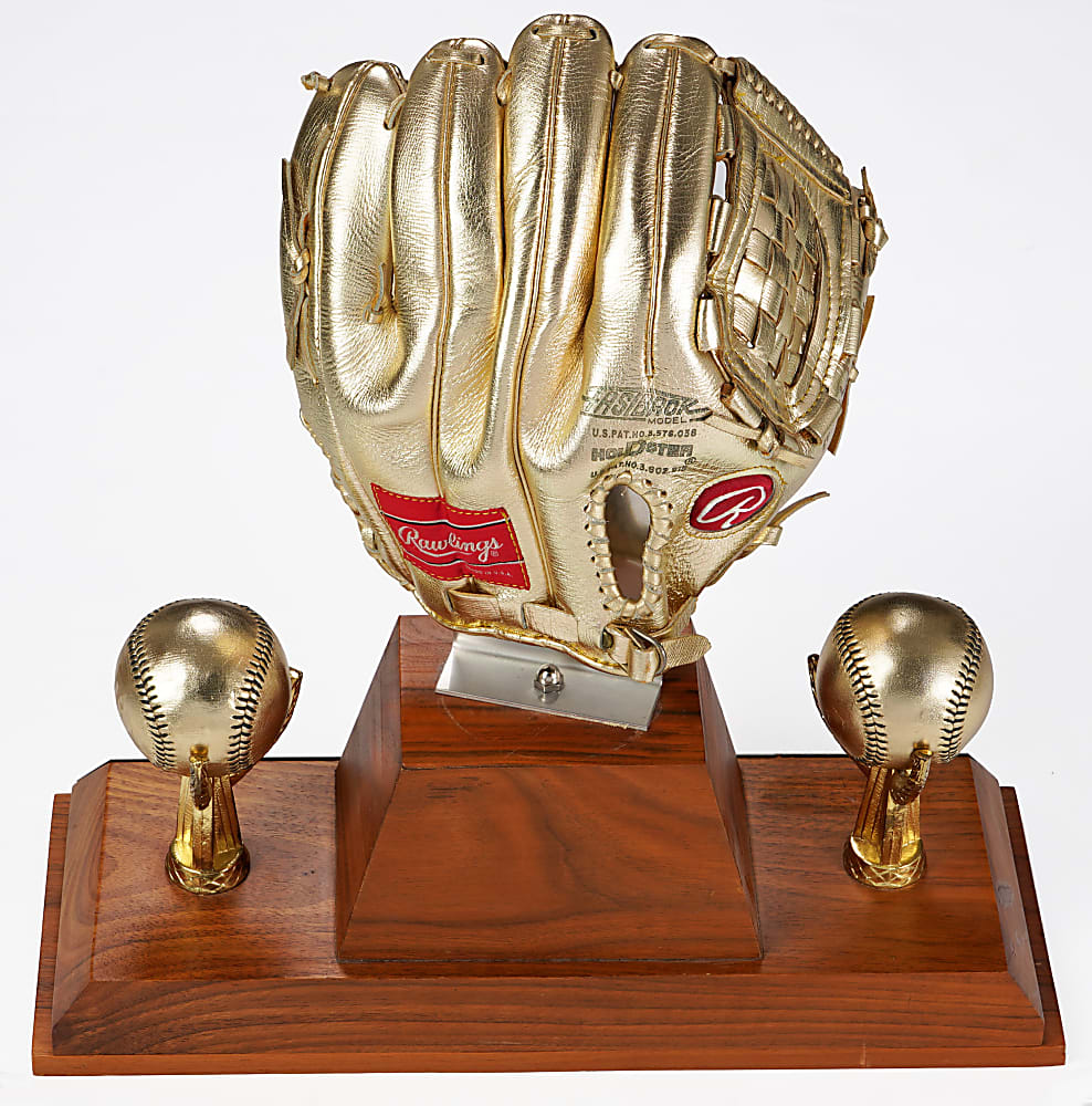 1980 Ozzie Smith Rawling's Gold Glove Award - Outstanding Provenance!
