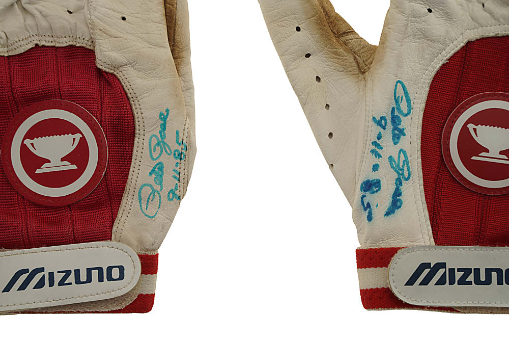 Extraordinary 9/11/1985 Pete Rose Cincinnati Reds Signed 4,192 Hit Record Game-Used Batting Gloves - Gifted Directly From Rose - SIA Photomatched!