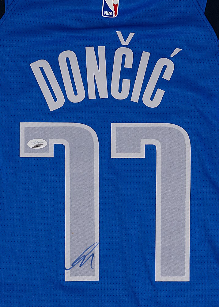 Luka Dončić Signed Dallas Mavericks Nike Swingman Jersey with JSA LOA