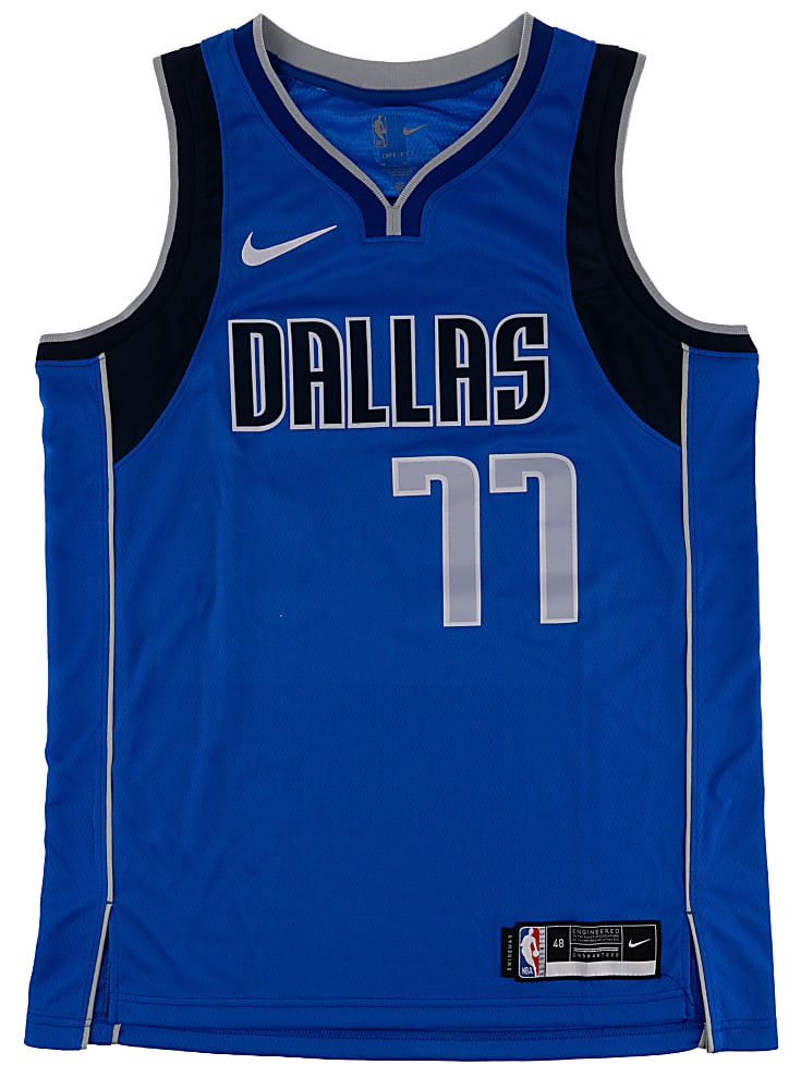 Luka Dončić Signed Dallas Mavericks Nike Swingman Jersey with JSA LOA