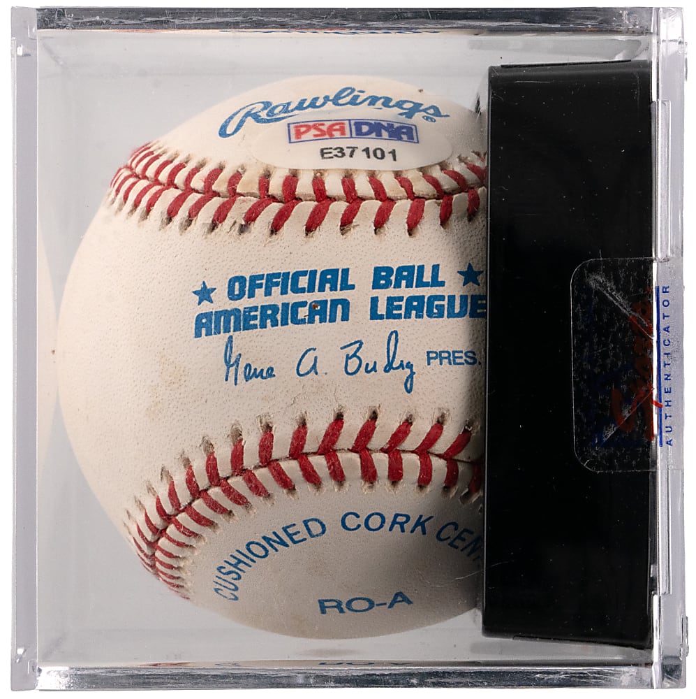 Ken Griffey Jr. Single-Signed Baseball - PSA/DNA Overall 9
