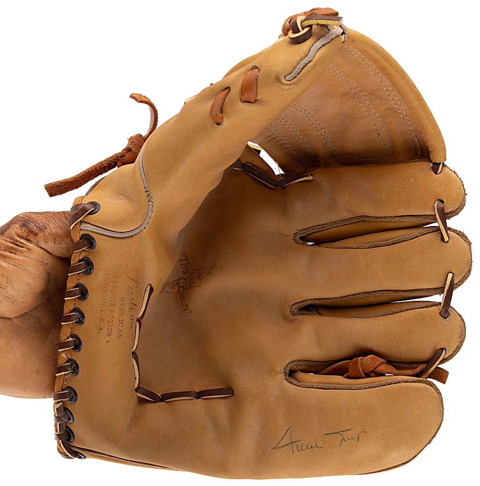 1997 Kent Collectibles Willie Mays 1954 World Series "The Catch" Limited-Edition Hands Sculpture