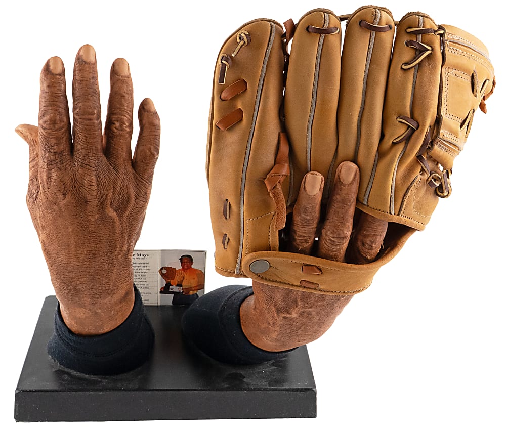 1997 Kent Collectibles Willie Mays 1954 World Series "The Catch" Limited-Edition Hands Sculpture