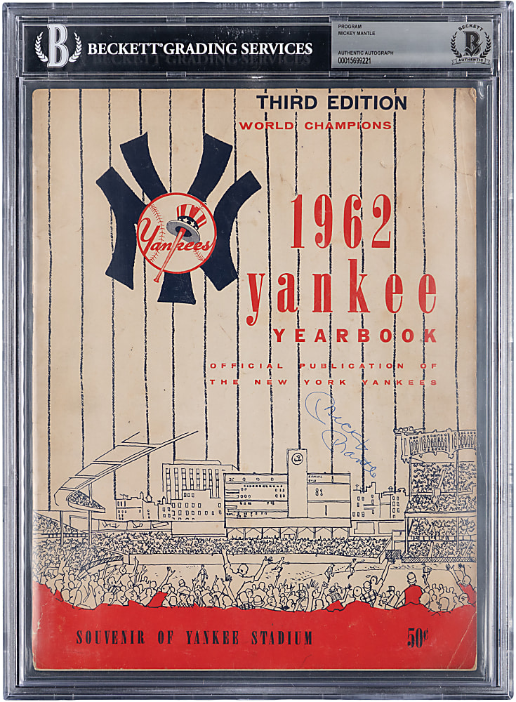 Mickey Mantle Signed 1962 New York Yankees Yearbook - Beckett Authentic