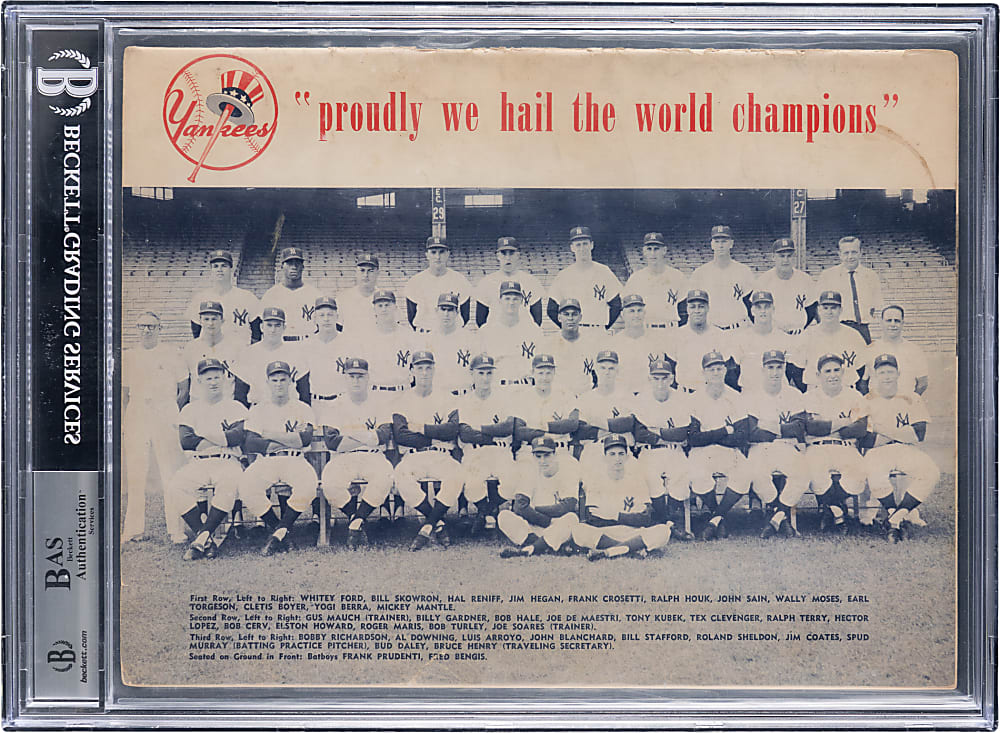 Mickey Mantle Signed 1962 New York Yankees Yearbook - Beckett Authentic