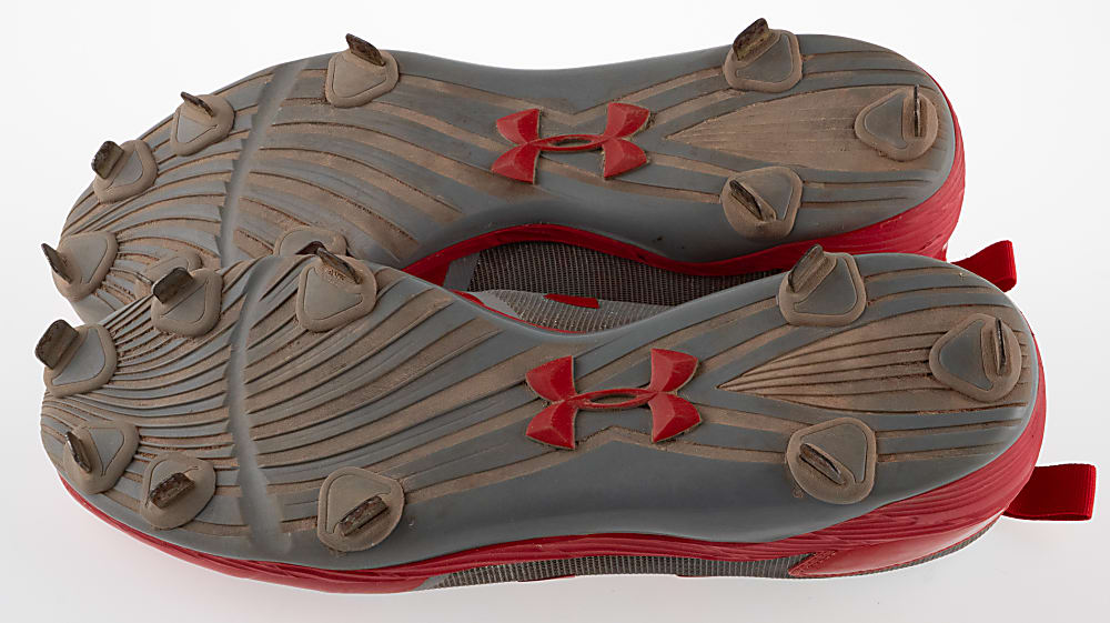 Freddie Freeman Signed Game-Used Cleats with Full JSA LOA