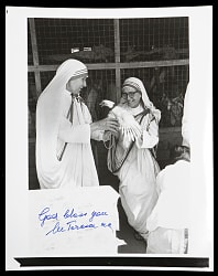 Mother Teresa Signed 8x10 Photograph with Beatification Mass Program and Ticket