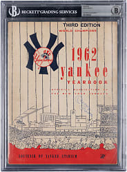 Mickey Mantle Signed 1962 New York Yankees Yearbook - Beckett Authentic