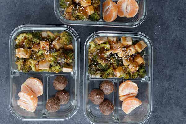 Here's How a Registered Dietitian Meal Preps for Her Whole Family for a  Week