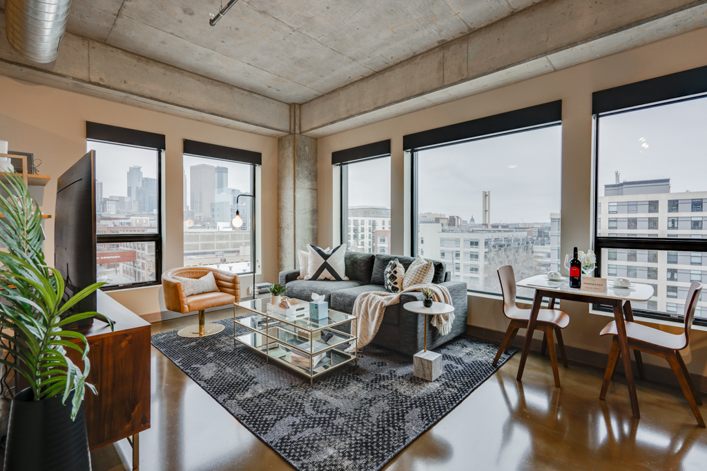 A modern urban living room with stunning skyline views and stylish furnishings.