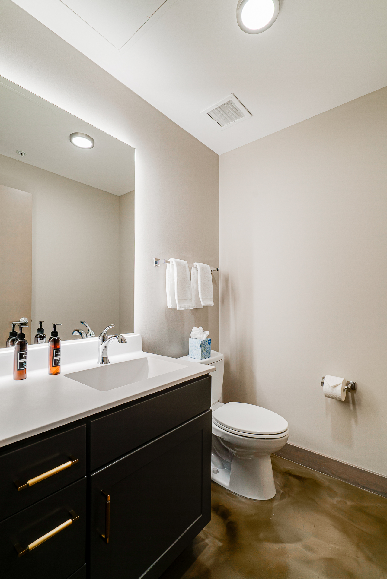 A modern bathroom featuring a chic design with a clean, minimalist aesthetic.