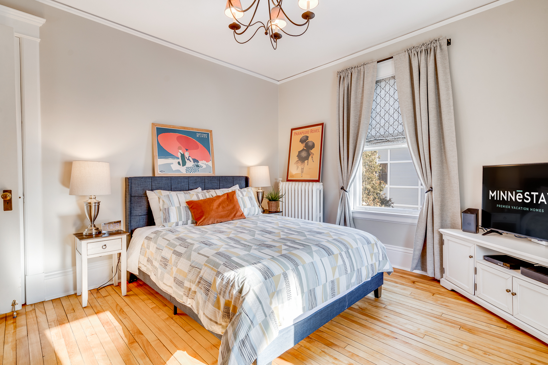 Stylish and cozy bedroom featuring a comfortable bed and artistic decor.
