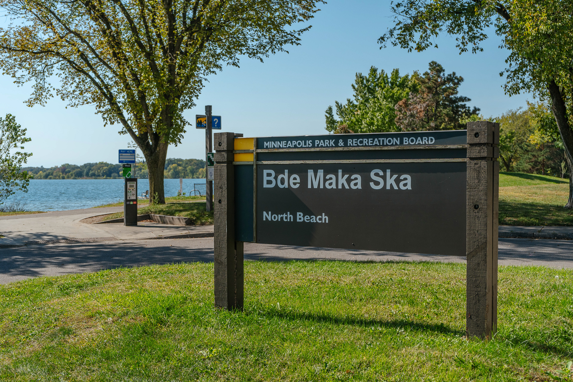 Sign marking the entrance to Bde Maka Ska, highlighting North Beach.