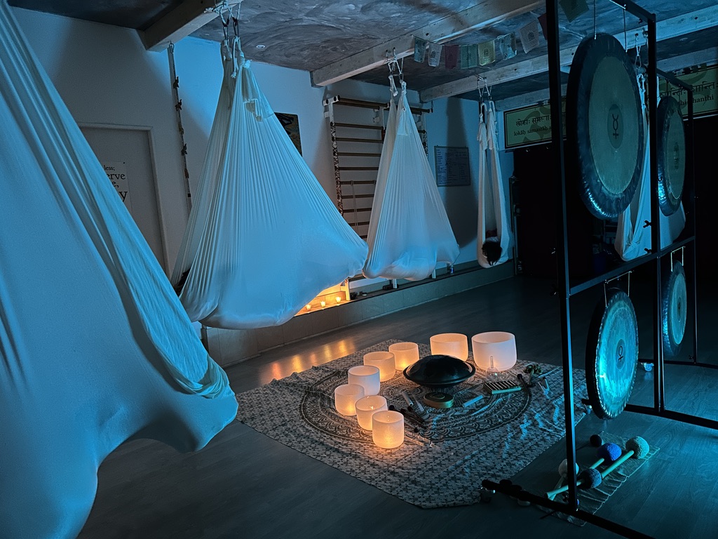 SOSPESI TRA CIELO E TERRA - ARMONIZZAZIONE CON SUONI ANCESTRALI IN AMACA