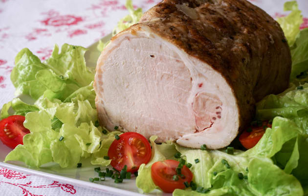 Cuisson du rôti de porc au four entouré de ses légumes - Recette par ...