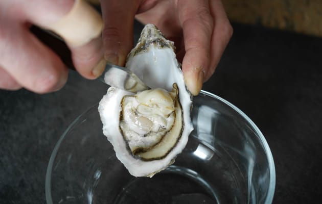 Ouvrir les huîtres facilement, sans se mutiler la main - Ouverture facile  des huîtres. - Recette par Chef Simon