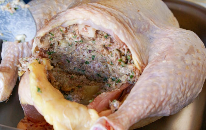 Réussir le chapon de noël farci au foie gras : la réalisation de la
