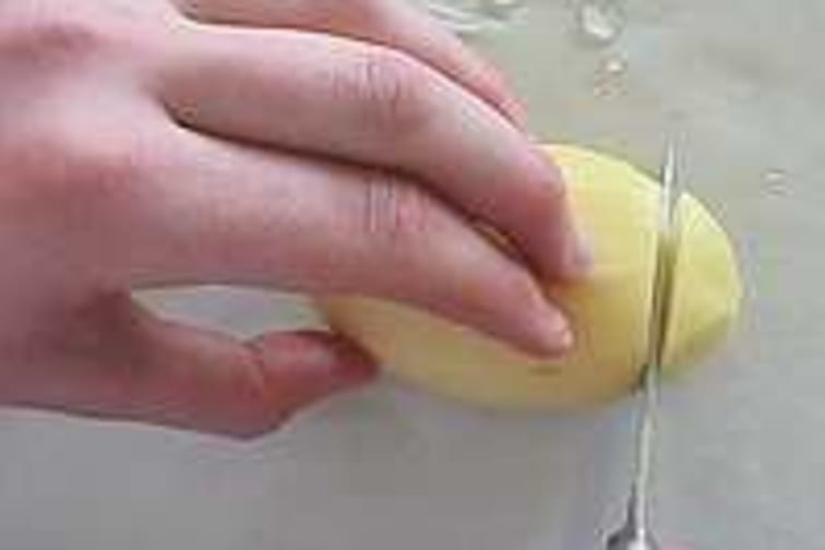 Pommes de terre tournées - Etape 1