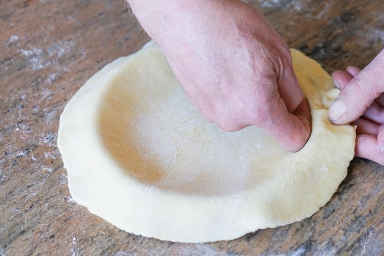 Foncer un cercle à pâtisserie - Une technique culinaire commune aux
