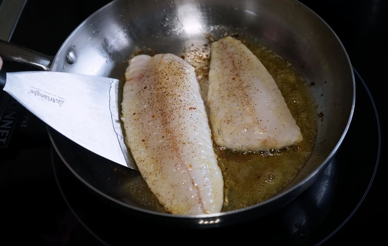 Filets de turbot sautés au beurre et poivre de Sichuan - Recette par