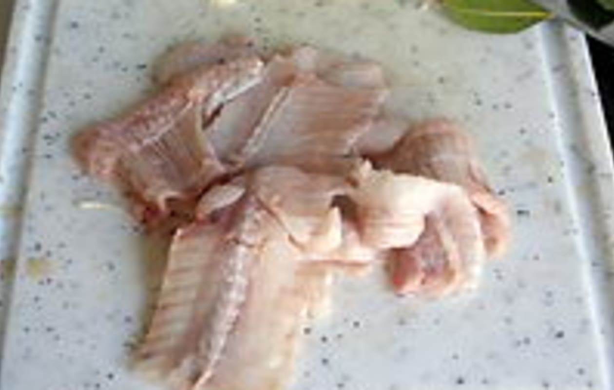 Fumet de poisson frais réalisé avec les arrêtes Recette par Chef Simon