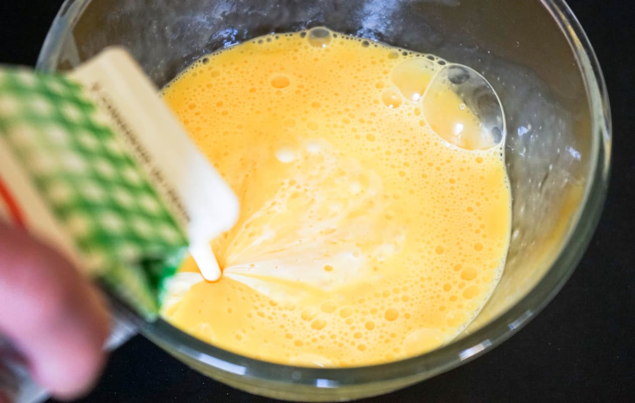 Appareil à crème prise salé pour les quiches ou les flans (migaine