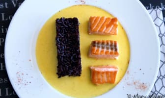 Pavé de saumon sauce safranée et riz vénéré