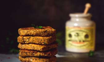 Steak végétal aux lentilles corail, quinoa et pois chiche