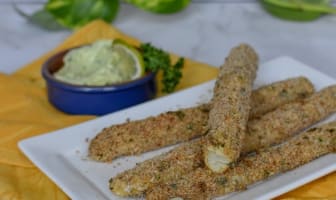 Asperges panées et crème verte aux oeufs