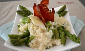 Risotto aux asperges vertes, chips de jambon speck