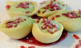 Conchiglioni farci à la mousse de brocoli et poudre de cèpes