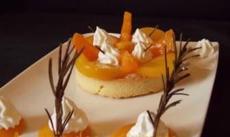 Tartelettes crème diplomate Pêches Abricots pochés au romarin