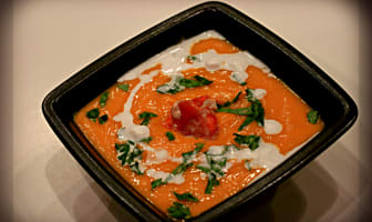 Soupe de butternut, crème de coco et pince de crabe