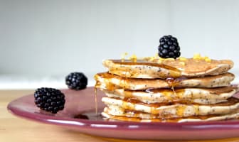 Pancakes au yaourt, citron et graines de pavot