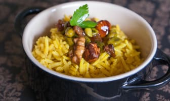 Riz pilaf au curry et fruits secs