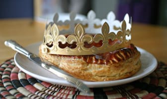 Galette des rois et couronne