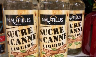 Bouteilles de sirop de sucre de canne