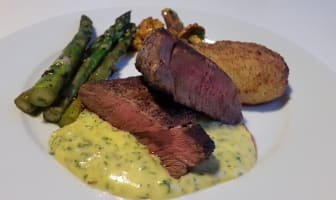 Boeuf sauce béarnaise et asperges vertes