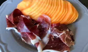 Assiette de melon et jambon Bellota