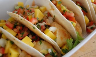 Tacos avec sauce mango.